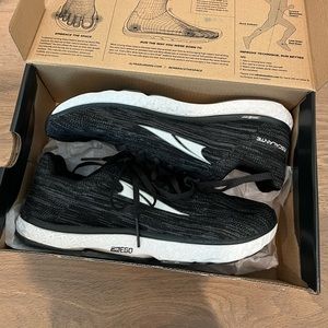 Brand New Ultra Escalante Shoes - Size 9